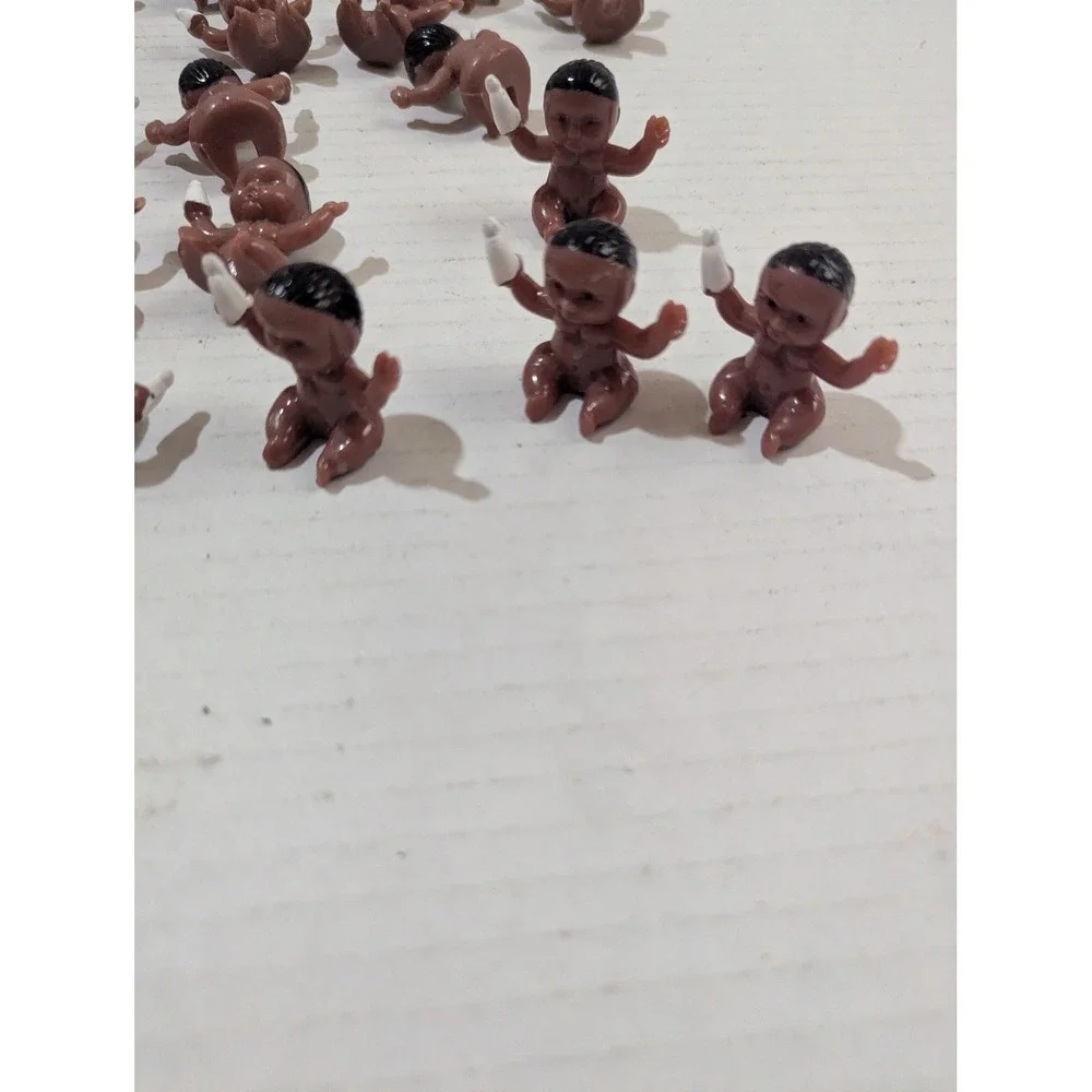 24 Piece Vintage Miniature Plastic Babies Brown Black Hair Baby Shower King Cake